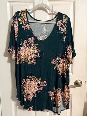 Maurices Green Floral V-Neck Tunic